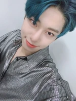 Donghyun on Twitter: "에비뉴!!! 조금 이따 만나요!!!!! 오시는 길 조심히 오기!! 비 맞지 말고!!!☔️☔️💫💙" [2019.10.07]