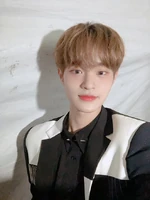 Daehwi on Twitter: "부산~~!! 뜨거운 함성 주셔서 감사해요! 역시 우리 에비뉴 응원소리가 인이어를 뚫고 들어오는구마잉~~~오늘 복숭아 대휘 in BUSAN 다음 기회에 또 봐요~~ ❤️🍑" [2019.10.19] #4