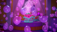 212a - Bubbles fall around Princess Flug