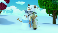 102a - Mo and Bo hug the snowman
