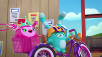 201b - Bozzly and Princess Flug stop the bike