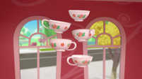 212b - Teacups fly above Bozzly