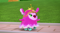 221a - Princess Flug getting the hang of rollerskating