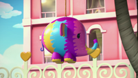 105b - Melvin's elephant piñata