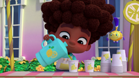 218b - Melvin pouring a cup of lemonade