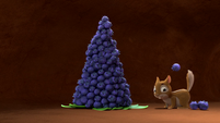 124b - Chipmunk stacking berries