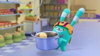 107b - Bozzly catches potatoes in a pot