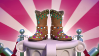 215b - Sparkly cowboy boots revealed