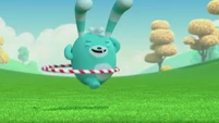 AH5s10 - Bozzly running and hula hooping.png (1.22 MB)