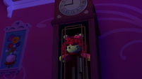 113a - Otis hides in the clock