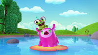 201b - Frog with glasses on Princess Flug's head