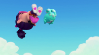 117a - Abby and Bozzly fly through the air.png (821 KB)
