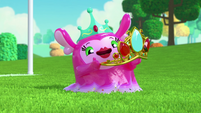 AH5s4 - Princess Flug receives the sparkly tiara