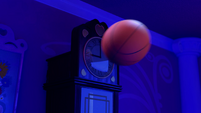 105a - Basketball bounces off the clock