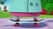 207b - Chef Beth ends up on the skateboard