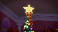 218 - Christmas tree star shining