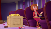205a - Judge Thorn loves her banana split