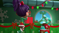 218 - Abby puts the snowglobe in a box.png (2.17 MB)