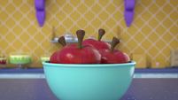210b - Apples land in bowl