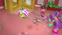 216 - Daisy flies out of his tube.png (1.34 MB)
