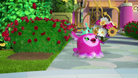 207a - Princess Flug holding a bouquet of flowers