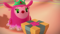 105b - Princess Flug puts glitter goo on Melvin's present