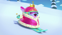 215a - Princess Flug having fun skiing