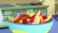 111b - Fruits land in a bowl