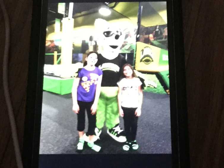 Hey so I just know took a picture of my grandmas phone so here is the picture from launch 