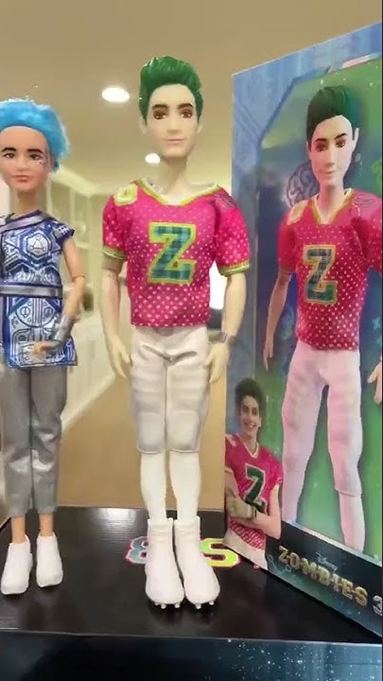 Zombies Disney 2Pack, Addison Cheerleader And Zed Football Player
