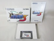 Interior de la caja, manuales y cartucho (Phoenix Wright: Trials and Tribulations).