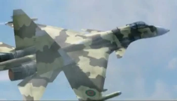 Detalle de un Su-37 de Leasath, utilizando las toberas vectoriales.