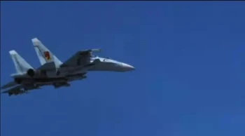 Su-37 del Escuadrón Antares en un exclusivo esquema mimético en azul.