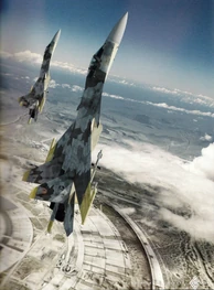 La as eruseana Yellow 4, a bordo de su Su-37, sobrevolando el Stonehenge, junto a su compañero, Dave Jordan, pilotando la misma aeronave.