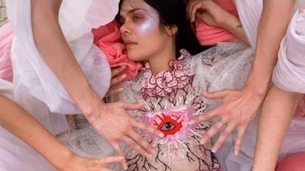 Bat For Lashes Fandom She has attributed some of her early creative spark to hearing the crowd's applause at professional squash matches featuring her. bat for lashes fandom