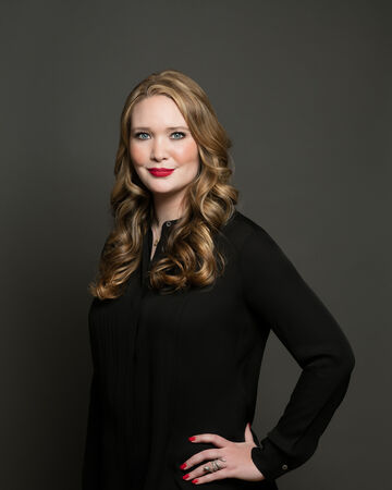 Sarah J Maas A Court Of Thorns And Roses Wiki Fandom