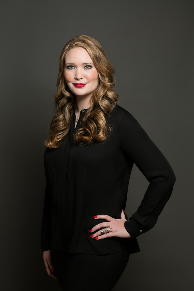 Sarah J. Maas 