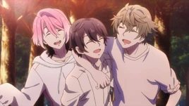 Saku smiling with Sosuke and Uta