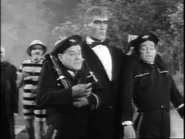 27.The.Addams.Family.and.the.Spaceman 059.jpg (37 KB)