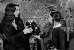 Addams family lange haare