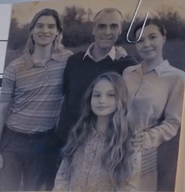 The Gates Family (2022) 001