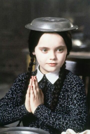 Wednesday enthauptet gerne Puppen! - Die Addams Family