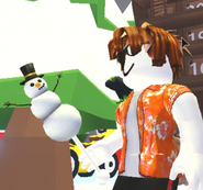 A player holding the Snowman Rattle.