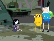 Потрёпанная игрушка в одном из воспоминаний маленькой Марси