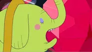 S1e4 tree trunks biting crystal gem apple.webp (13 kio)