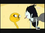 Marceline fa la linguaccia a Jake