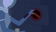 S6e22 PB opening hatch.png (884 КБ) Бубльгум открывает "контейнер" с модулем
