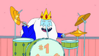 S4e25 IK playing drums