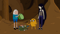 S5 e38 Finn emptying his backpack