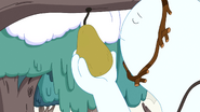 S3e17 pear sniff